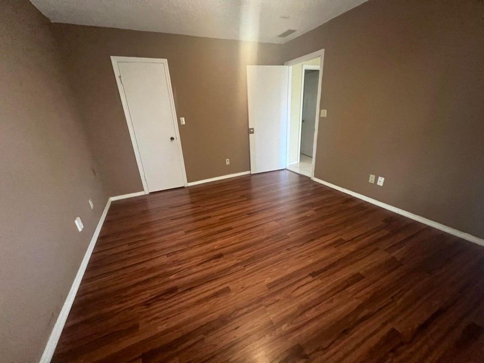 For Rent: $1,750 (1 beds, 1 baths, 758 Square Feet)