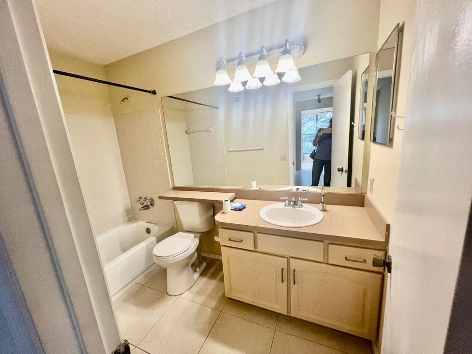 For Rent: $1,750 (1 beds, 1 baths, 758 Square Feet)