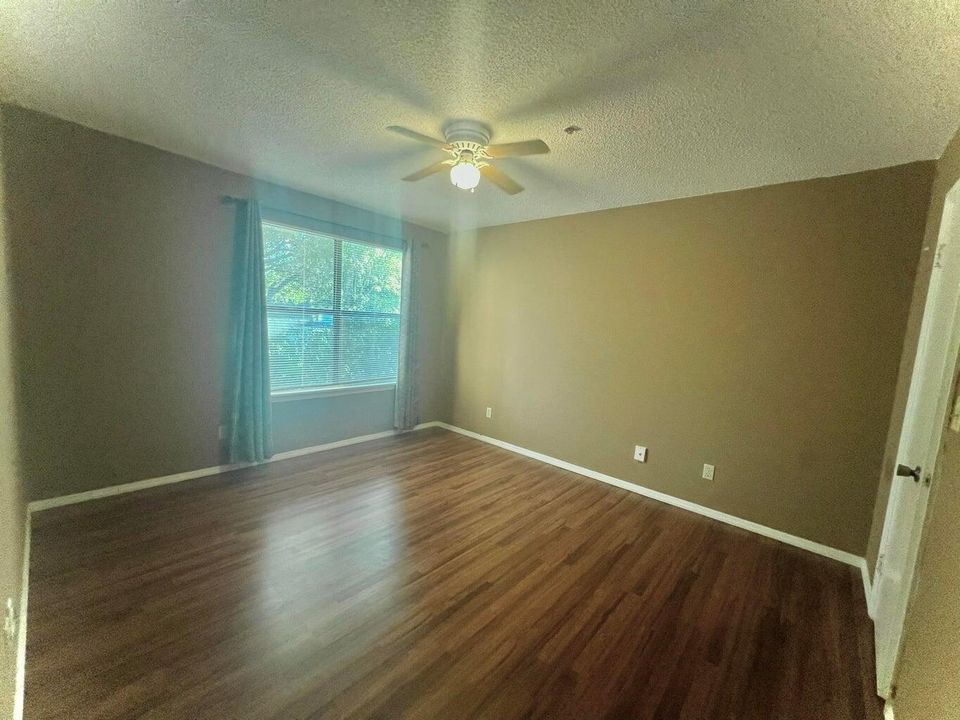 For Rent: $1,750 (1 beds, 1 baths, 758 Square Feet)