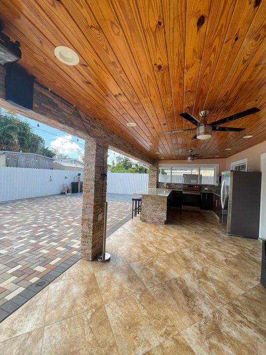 合同活跃: $3,500 (3 贝兹, 3 浴室, 1440 平方英尺)