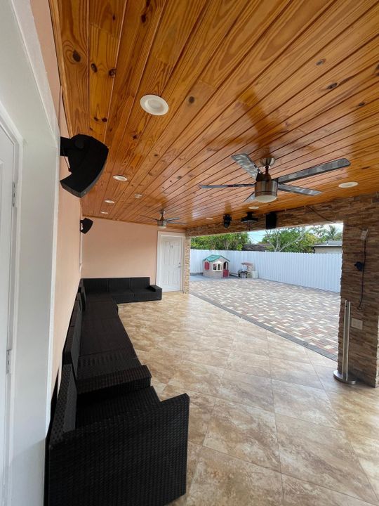 合同活跃: $3,500 (3 贝兹, 3 浴室, 1440 平方英尺)