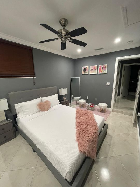 合同活跃: $3,500 (3 贝兹, 3 浴室, 1440 平方英尺)