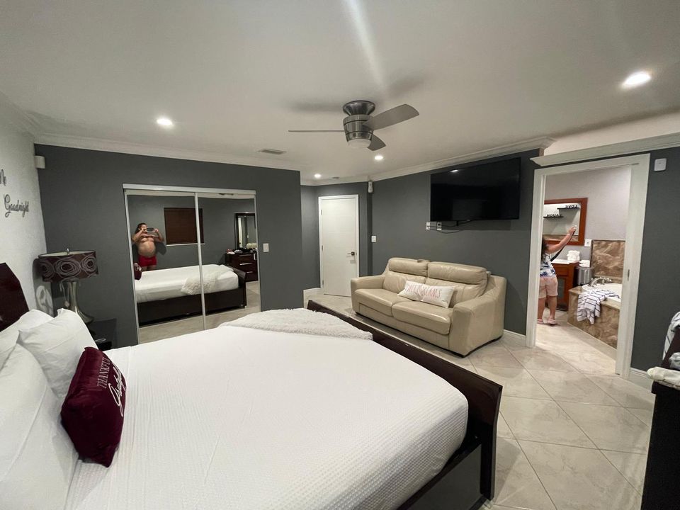 合同活跃: $3,500 (3 贝兹, 3 浴室, 1440 平方英尺)