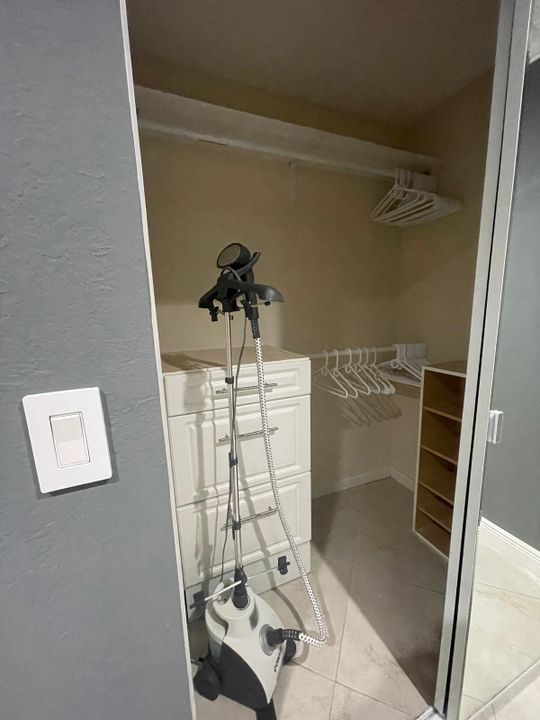 合同活跃: $3,500 (3 贝兹, 3 浴室, 1440 平方英尺)