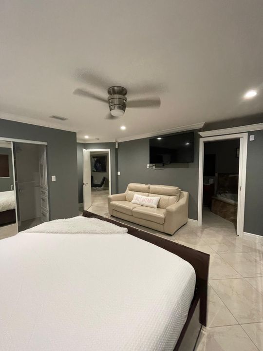 合同活跃: $3,500 (3 贝兹, 3 浴室, 1440 平方英尺)