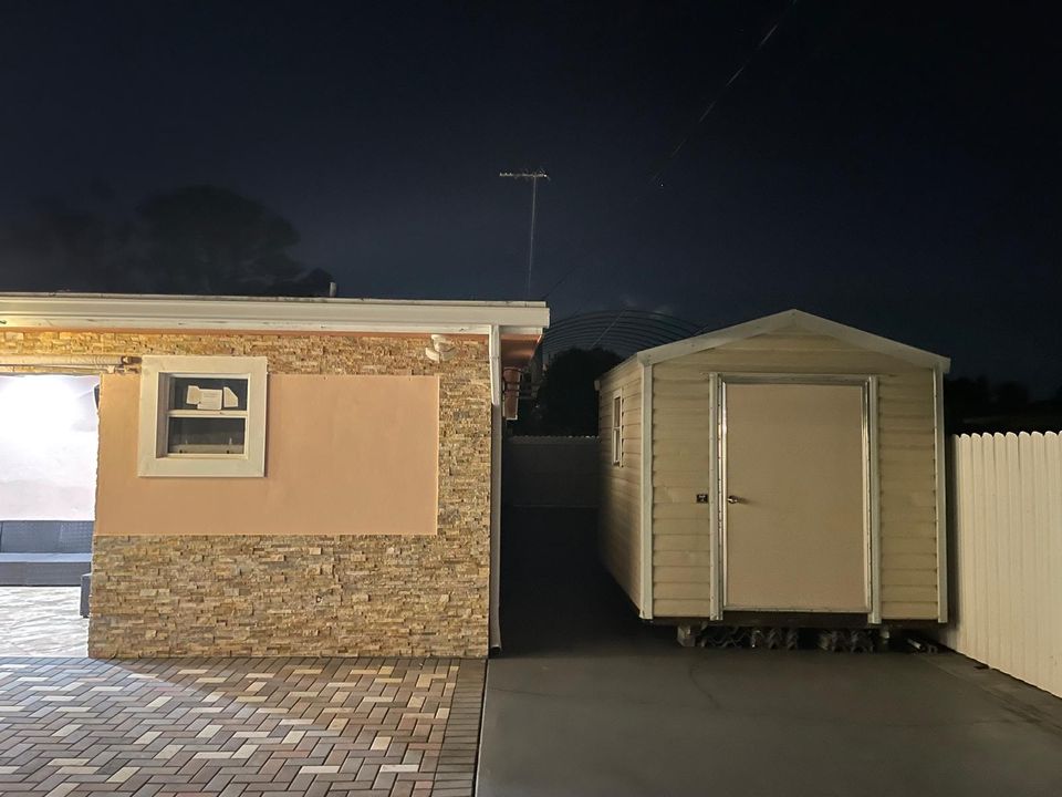 合同活跃: $3,500 (3 贝兹, 3 浴室, 1440 平方英尺)