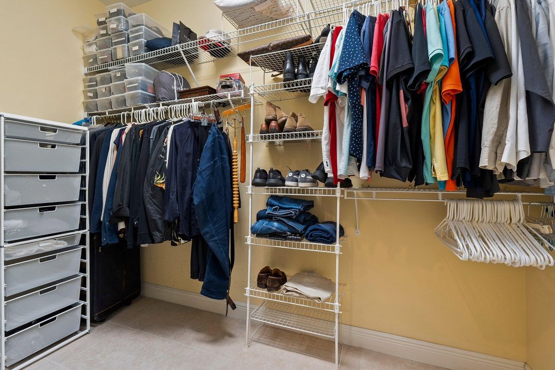 Activo con contrato: $575,000 (3 camas, 3 baños, 2724 Pies cuadrados)