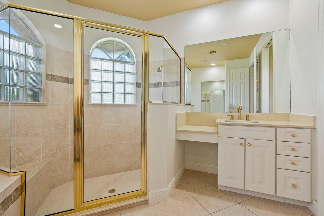 Activo con contrato: $575,000 (3 camas, 3 baños, 2724 Pies cuadrados)