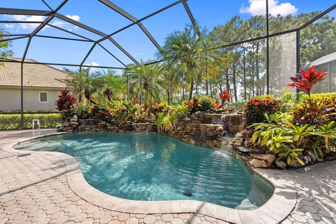 Activo con contrato: $575,000 (3 camas, 3 baños, 2724 Pies cuadrados)