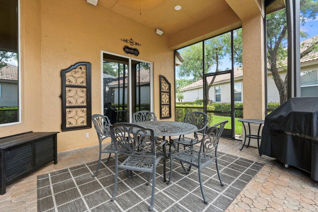 Activo con contrato: $575,000 (3 camas, 3 baños, 2724 Pies cuadrados)