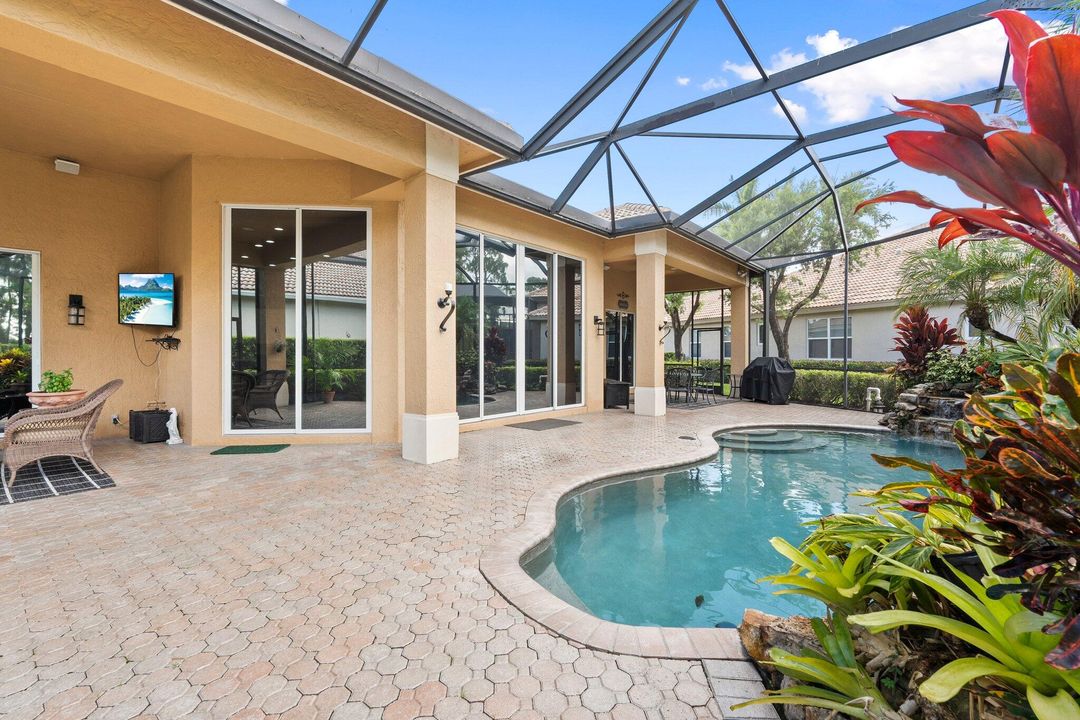 Activo con contrato: $575,000 (3 camas, 3 baños, 2724 Pies cuadrados)