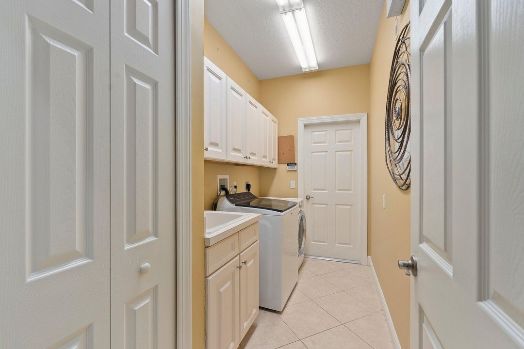 Activo con contrato: $575,000 (3 camas, 3 baños, 2724 Pies cuadrados)