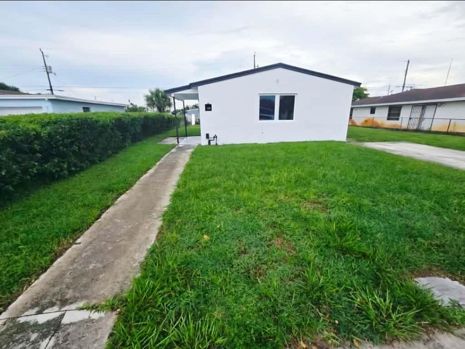 For Sale: $410,000 (3 beds, 1 baths, 936 Square Feet)