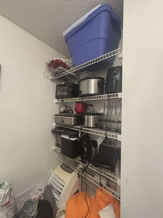 For Rent: $1,750 (1 beds, 1 baths, 758 Square Feet)