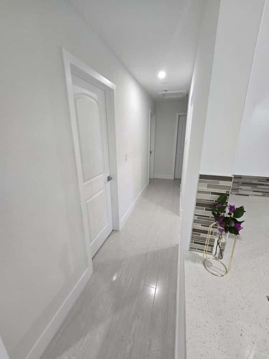 For Sale: $410,000 (3 beds, 1 baths, 936 Square Feet)