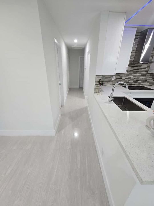 For Sale: $410,000 (3 beds, 1 baths, 936 Square Feet)