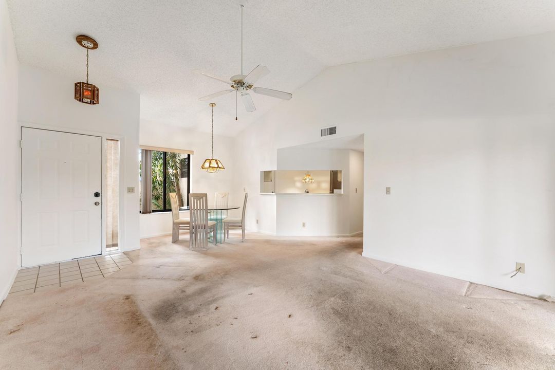 For Sale: $150,000 (2 beds, 2 baths, 996 Square Feet)