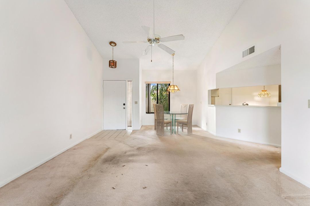 For Sale: $150,000 (2 beds, 2 baths, 996 Square Feet)