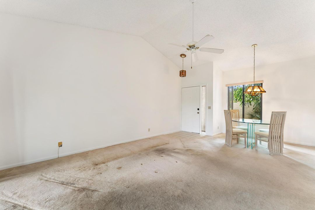 For Sale: $150,000 (2 beds, 2 baths, 996 Square Feet)