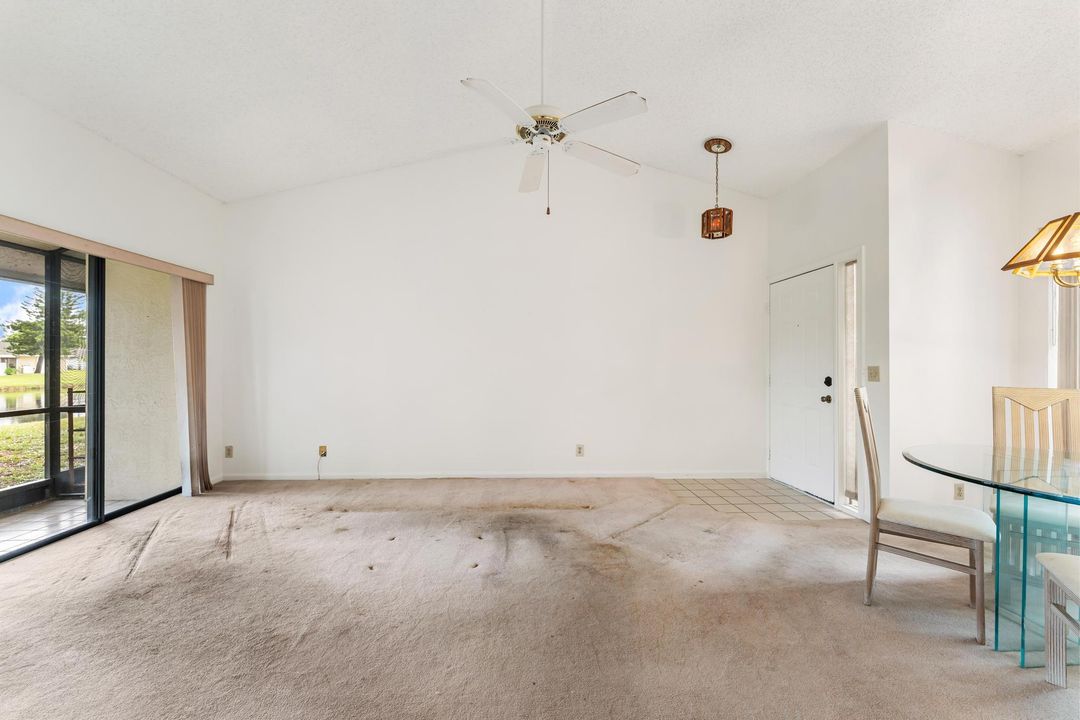 For Sale: $150,000 (2 beds, 2 baths, 996 Square Feet)