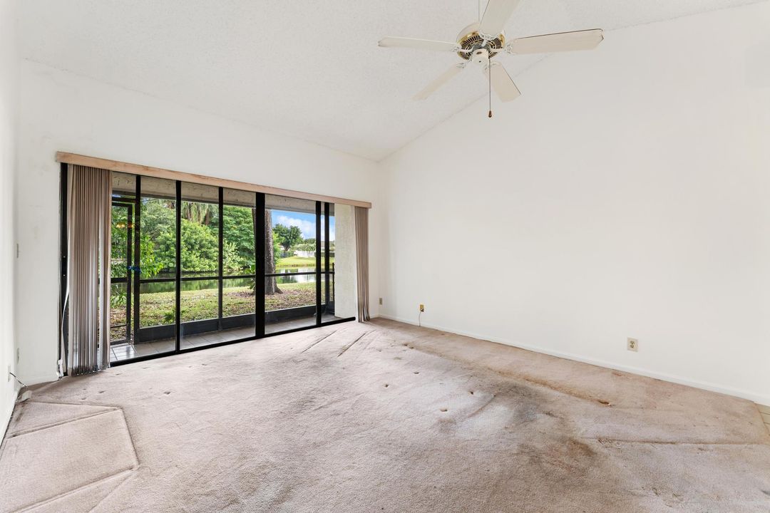 For Sale: $150,000 (2 beds, 2 baths, 996 Square Feet)