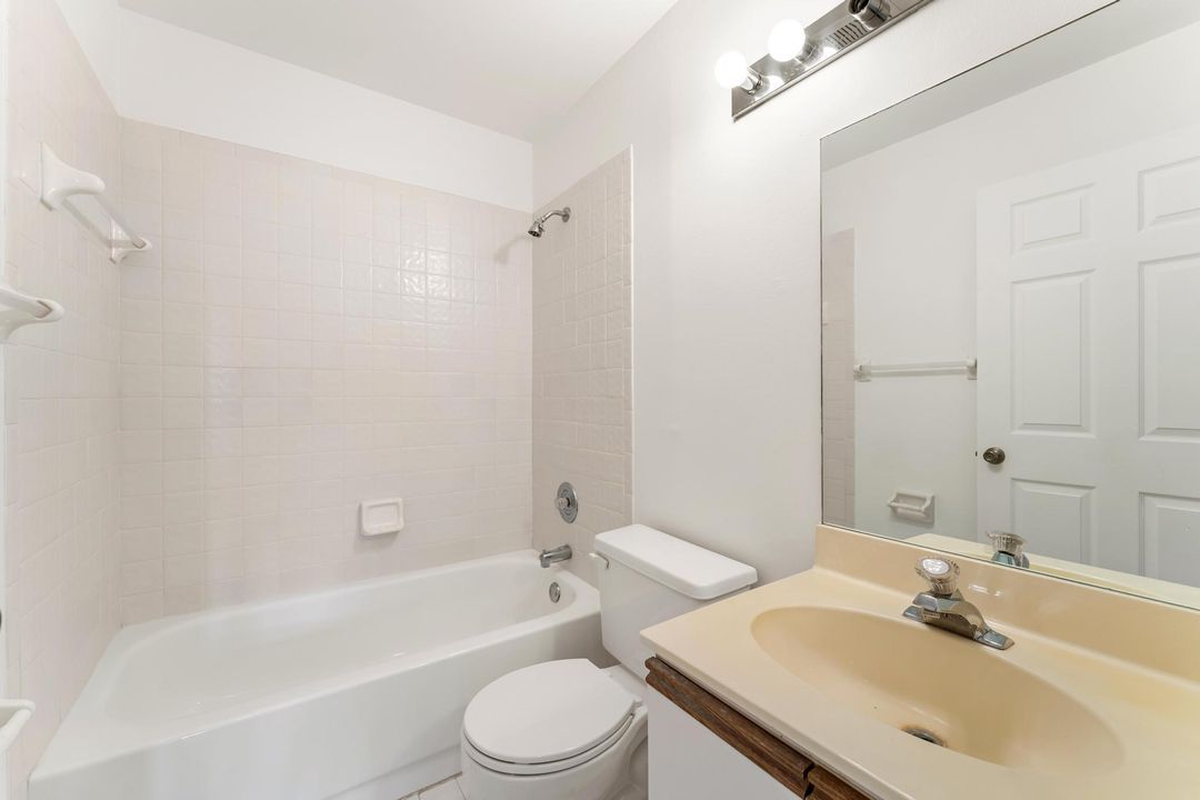 For Sale: $150,000 (2 beds, 2 baths, 996 Square Feet)