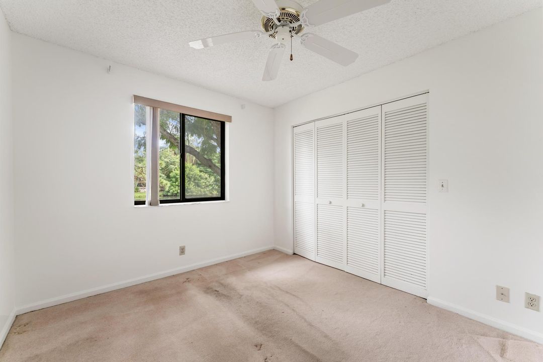 For Sale: $150,000 (2 beds, 2 baths, 996 Square Feet)