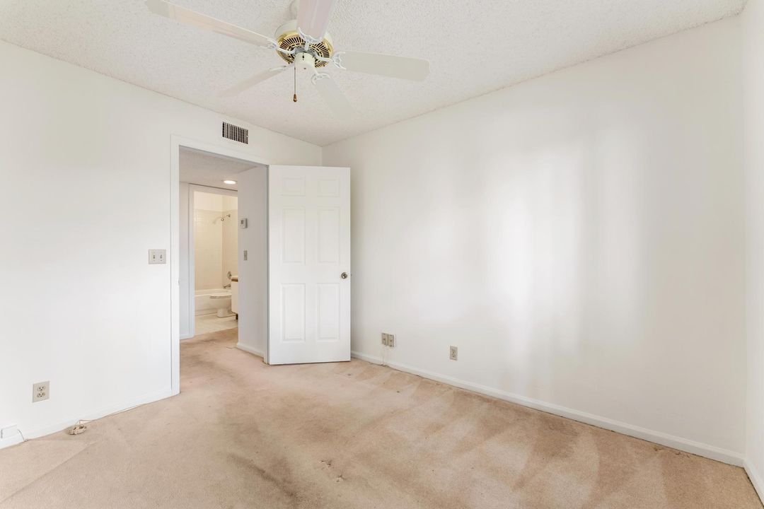 For Sale: $150,000 (2 beds, 2 baths, 996 Square Feet)