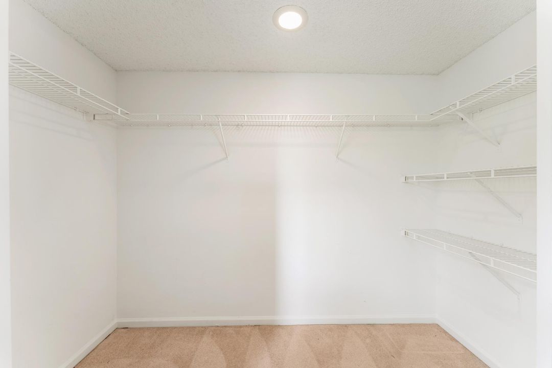 For Sale: $150,000 (2 beds, 2 baths, 996 Square Feet)