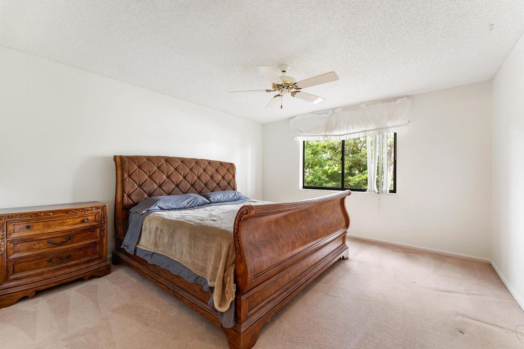 For Sale: $150,000 (2 beds, 2 baths, 996 Square Feet)