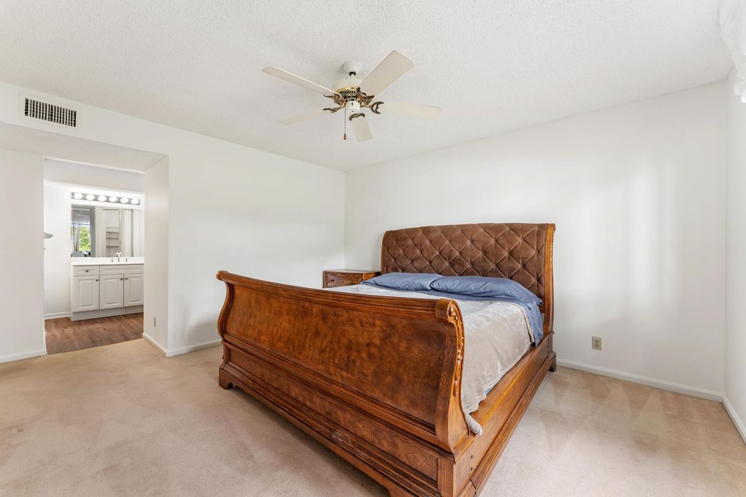 For Sale: $150,000 (2 beds, 2 baths, 996 Square Feet)