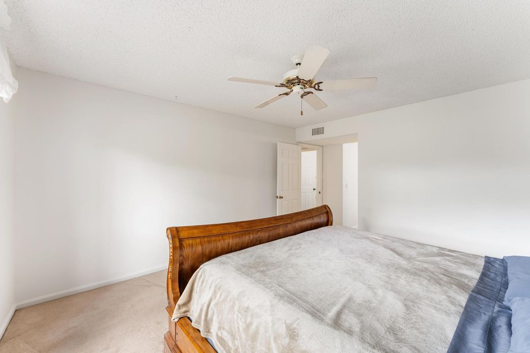 For Sale: $150,000 (2 beds, 2 baths, 996 Square Feet)