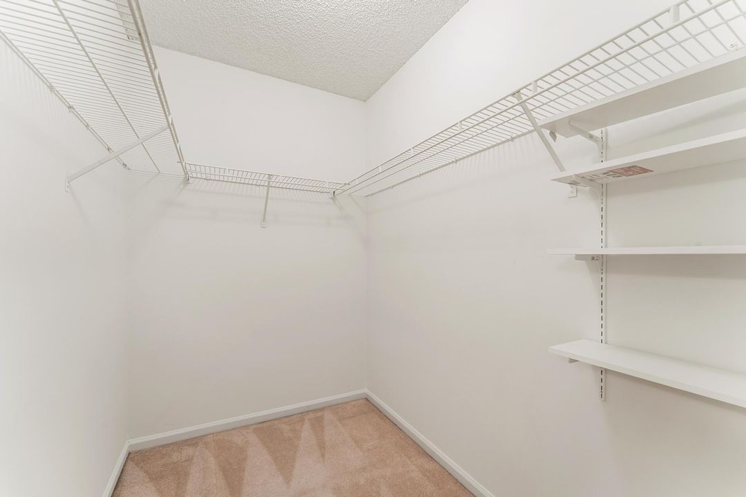 For Sale: $150,000 (2 beds, 2 baths, 996 Square Feet)