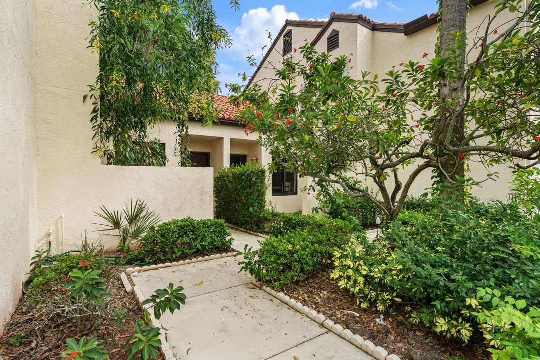 For Sale: $150,000 (2 beds, 2 baths, 996 Square Feet)