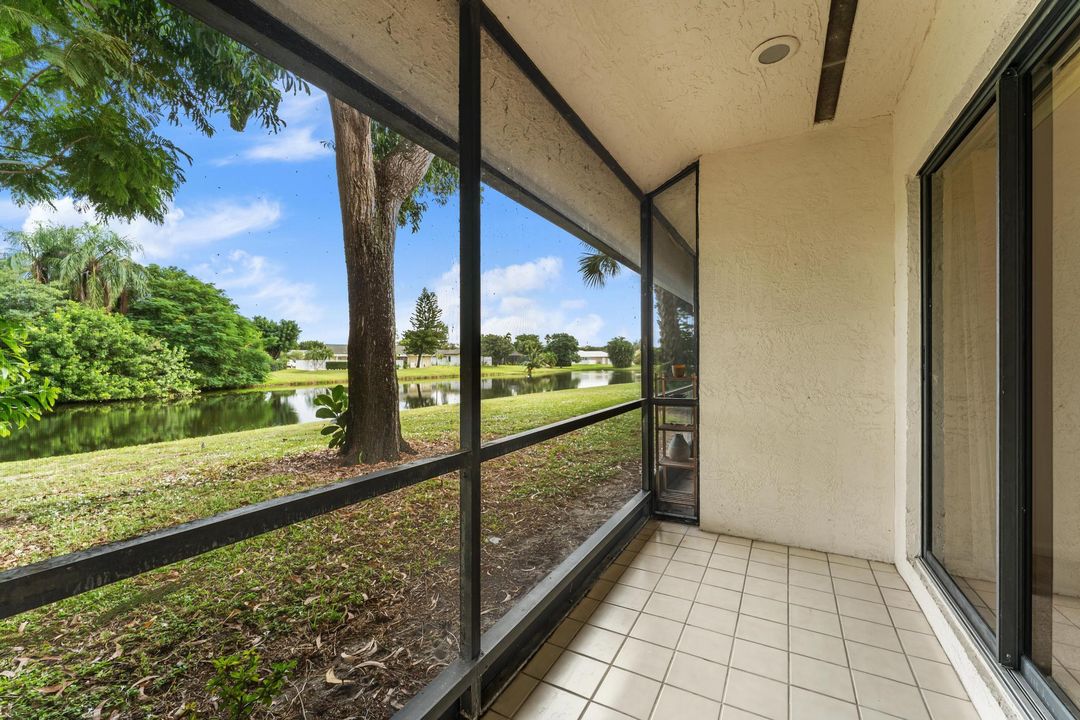 For Sale: $150,000 (2 beds, 2 baths, 996 Square Feet)