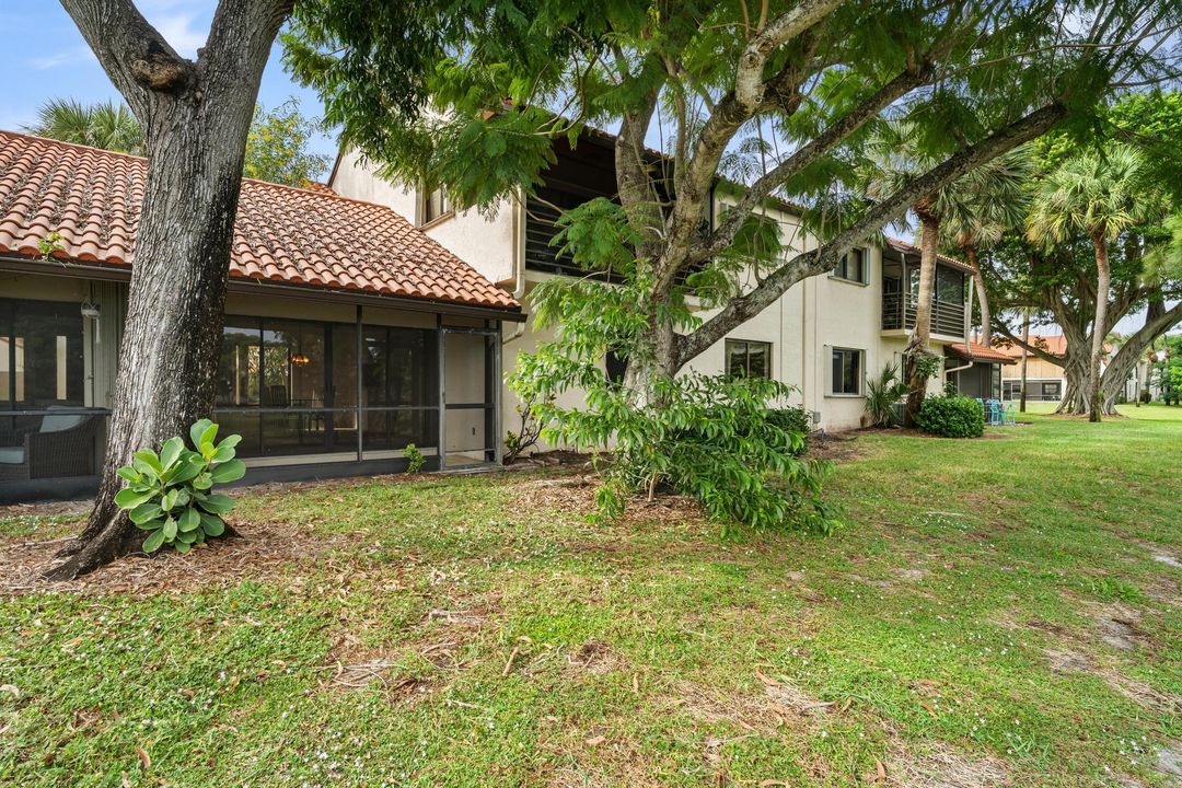 For Sale: $150,000 (2 beds, 2 baths, 996 Square Feet)