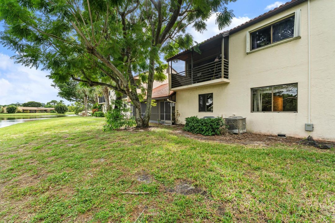 For Sale: $150,000 (2 beds, 2 baths, 996 Square Feet)