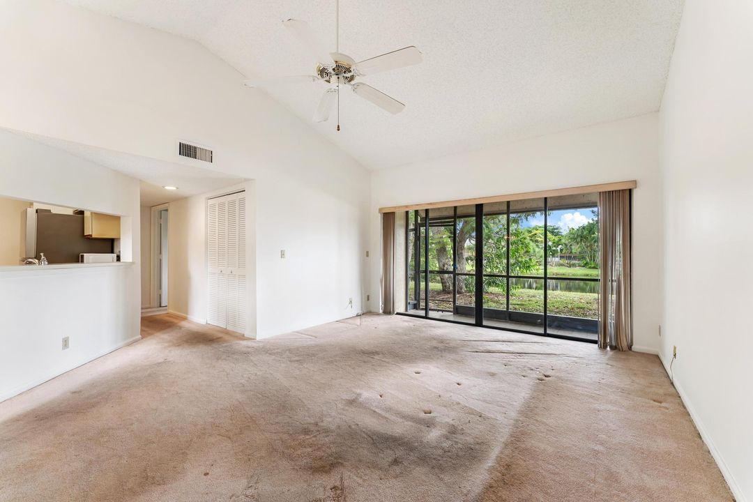 For Sale: $150,000 (2 beds, 2 baths, 996 Square Feet)