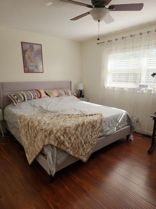 For Sale: $159,000 (2 beds, 2 baths, 895 Square Feet)