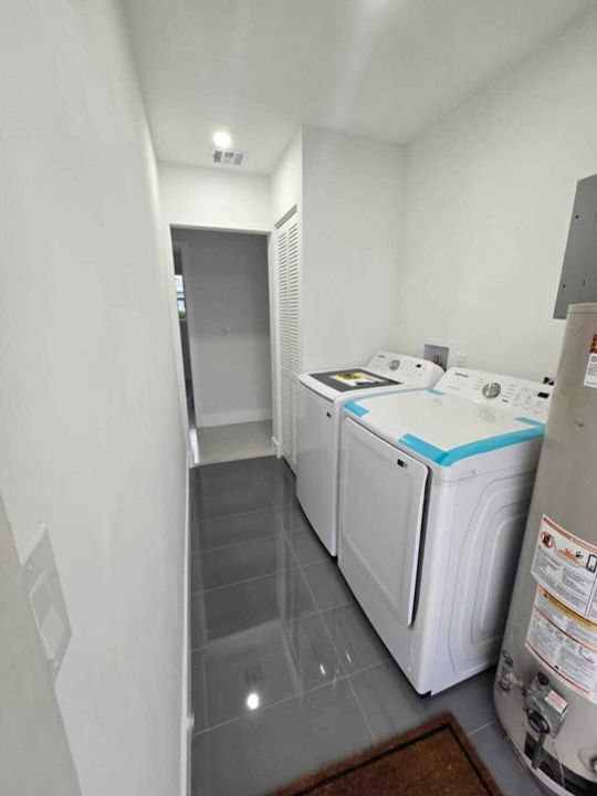 For Sale: $410,000 (3 beds, 1 baths, 936 Square Feet)