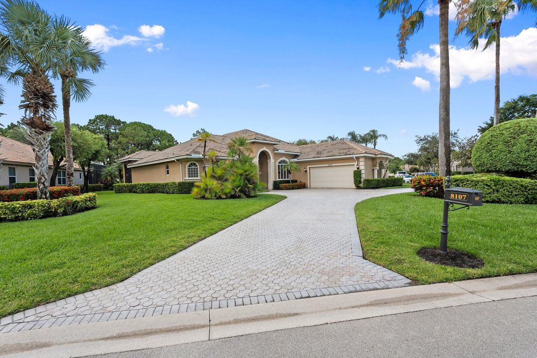 Activo con contrato: $575,000 (3 camas, 3 baños, 2724 Pies cuadrados)