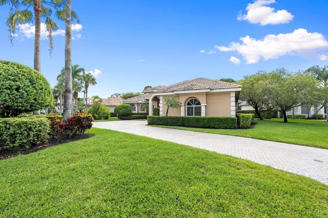 Activo con contrato: $575,000 (3 camas, 3 baños, 2724 Pies cuadrados)