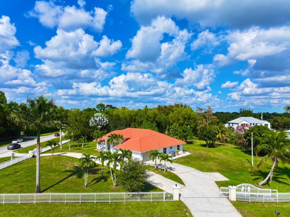 待售: $899,000 (4 贝兹, 3 浴室, 2301 平方英尺)