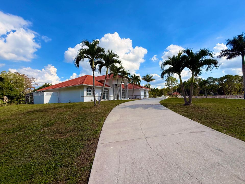 待售: $899,000 (4 贝兹, 3 浴室, 2301 平方英尺)