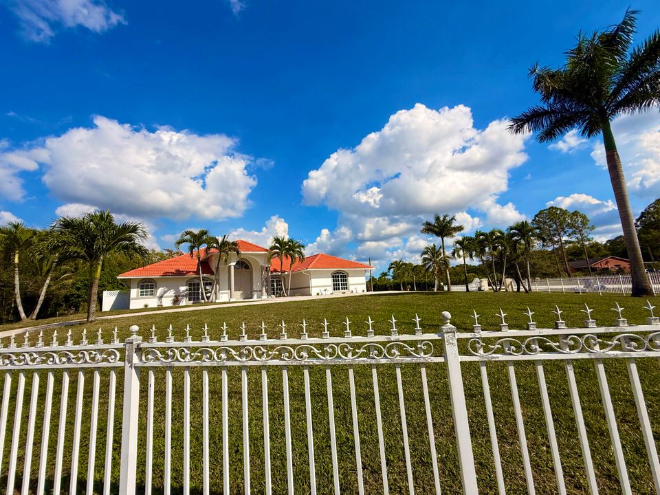 待售: $899,000 (4 贝兹, 3 浴室, 2301 平方英尺)