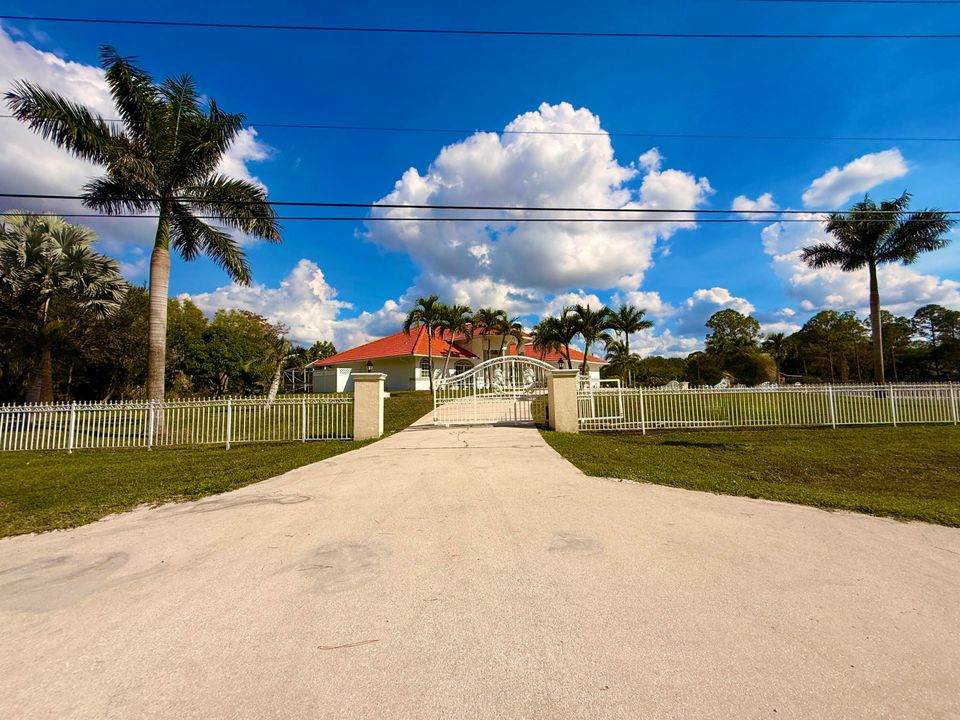 待售: $899,000 (4 贝兹, 3 浴室, 2301 平方英尺)