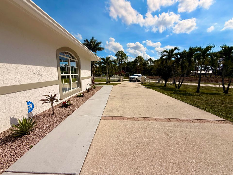 待售: $899,000 (4 贝兹, 3 浴室, 2301 平方英尺)