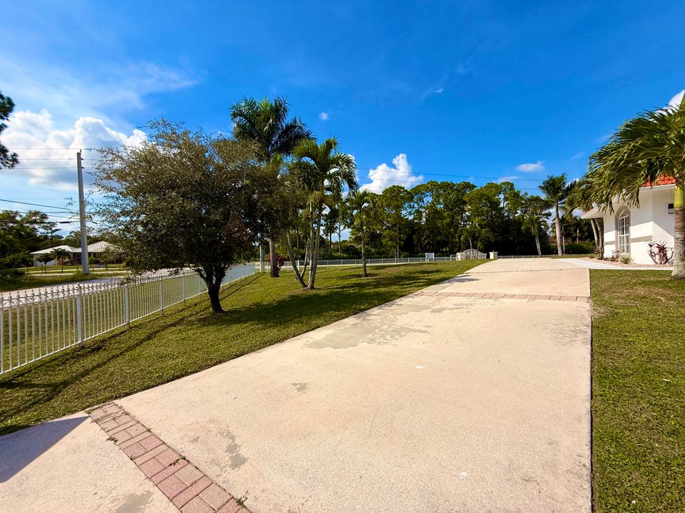 待售: $899,000 (4 贝兹, 3 浴室, 2301 平方英尺)