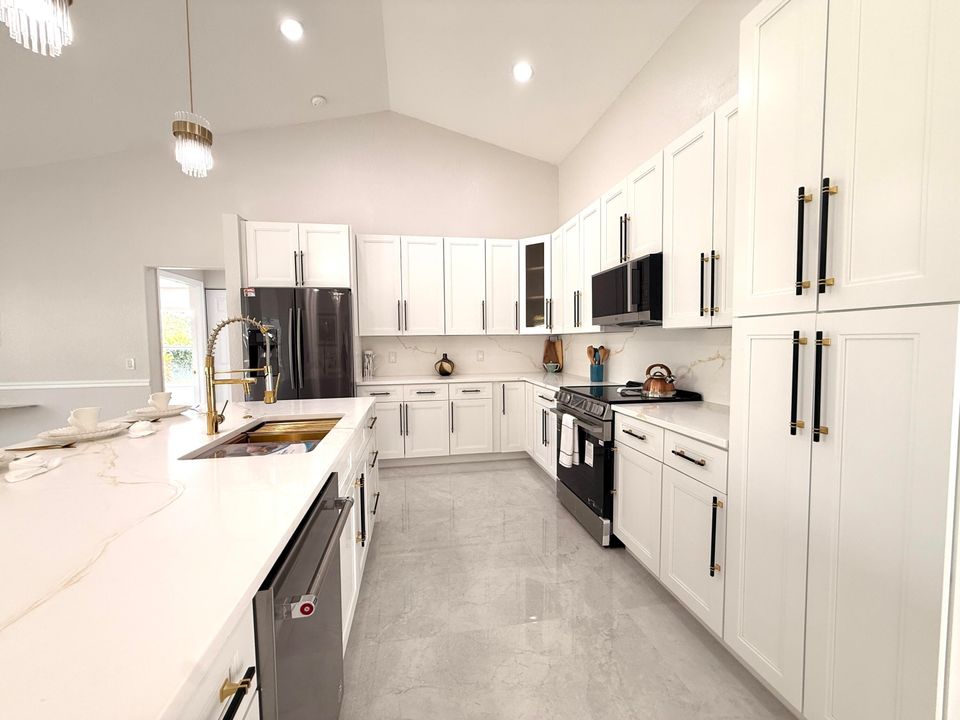 待售: $899,000 (4 贝兹, 3 浴室, 2301 平方英尺)