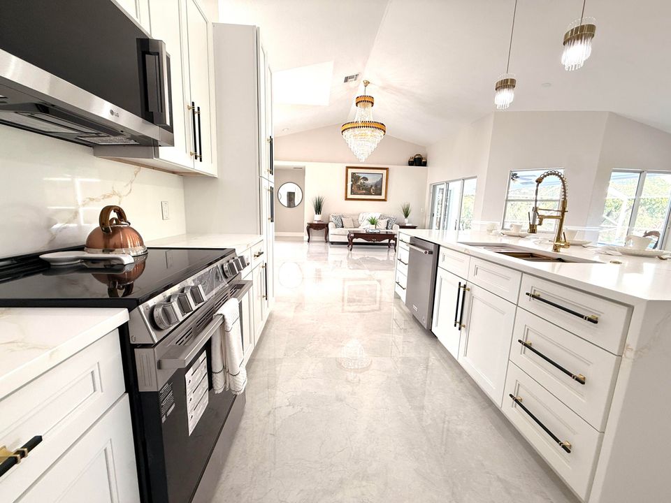 待售: $899,000 (4 贝兹, 3 浴室, 2301 平方英尺)